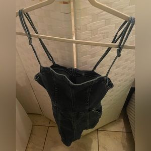 Great condition Volcom Jumpsuit, short size Small. Very trendy!!!